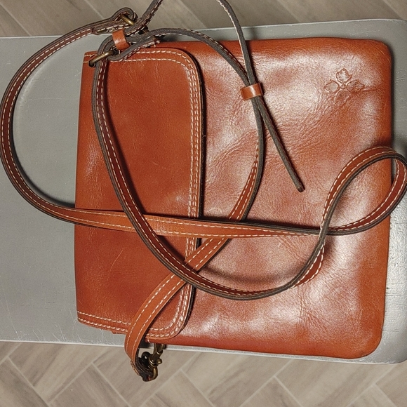 Patricia Nash Crossbody 8×9 used great condition - Picture 3 of 7